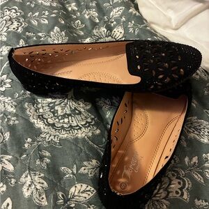 EUC  Ladies  Black Forever Comfort Cushioned Cutout Ballet Shoes